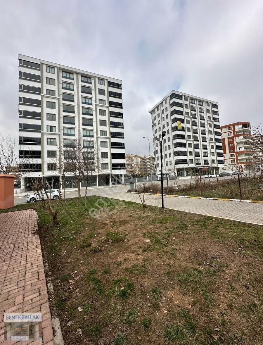 Şenevler'de Lüks Sıfır Daireler: 4+1, 200m², Site İçinde - Görsel 2