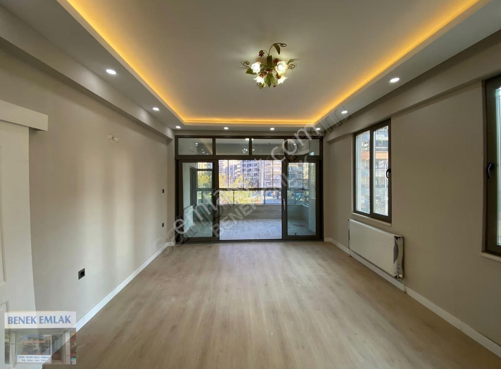 Şenevler'de Lüks Sıfır Daireler: 4+1, 200m², Site İçinde - Görsel 15