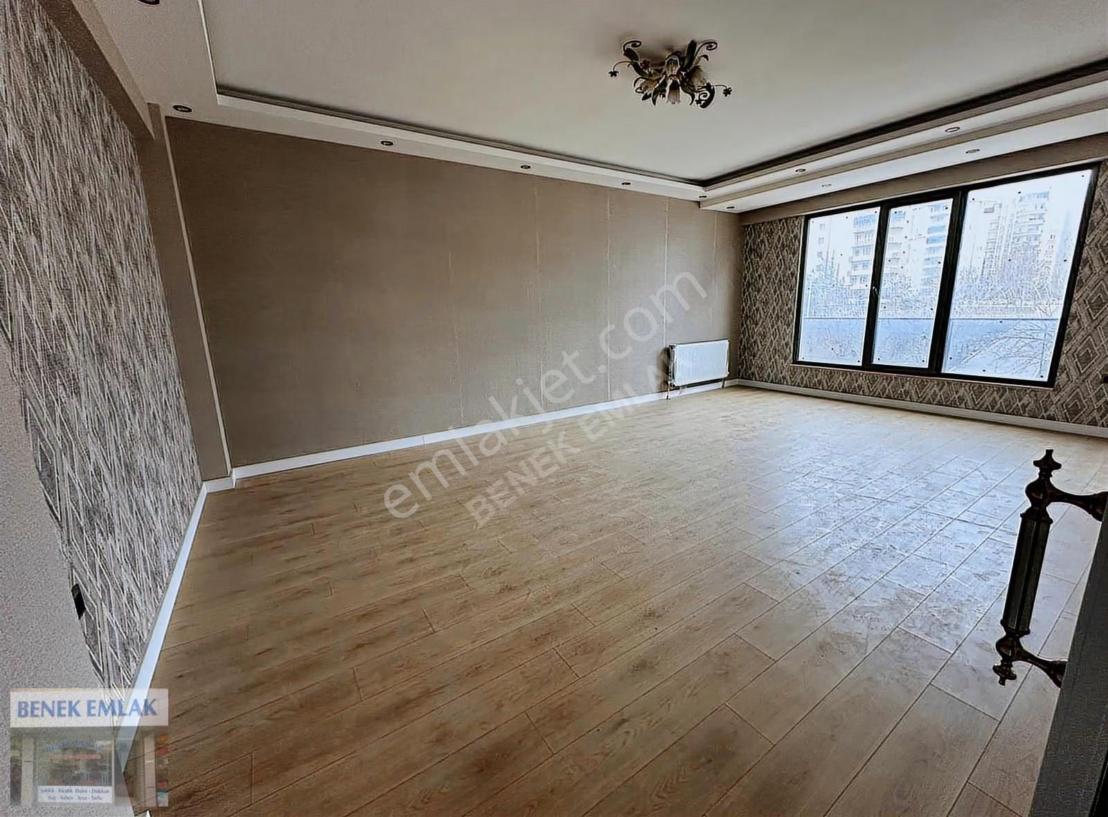 Şenevler'de Lüks Sıfır Daireler: 4+1, 200m², Site İçinde