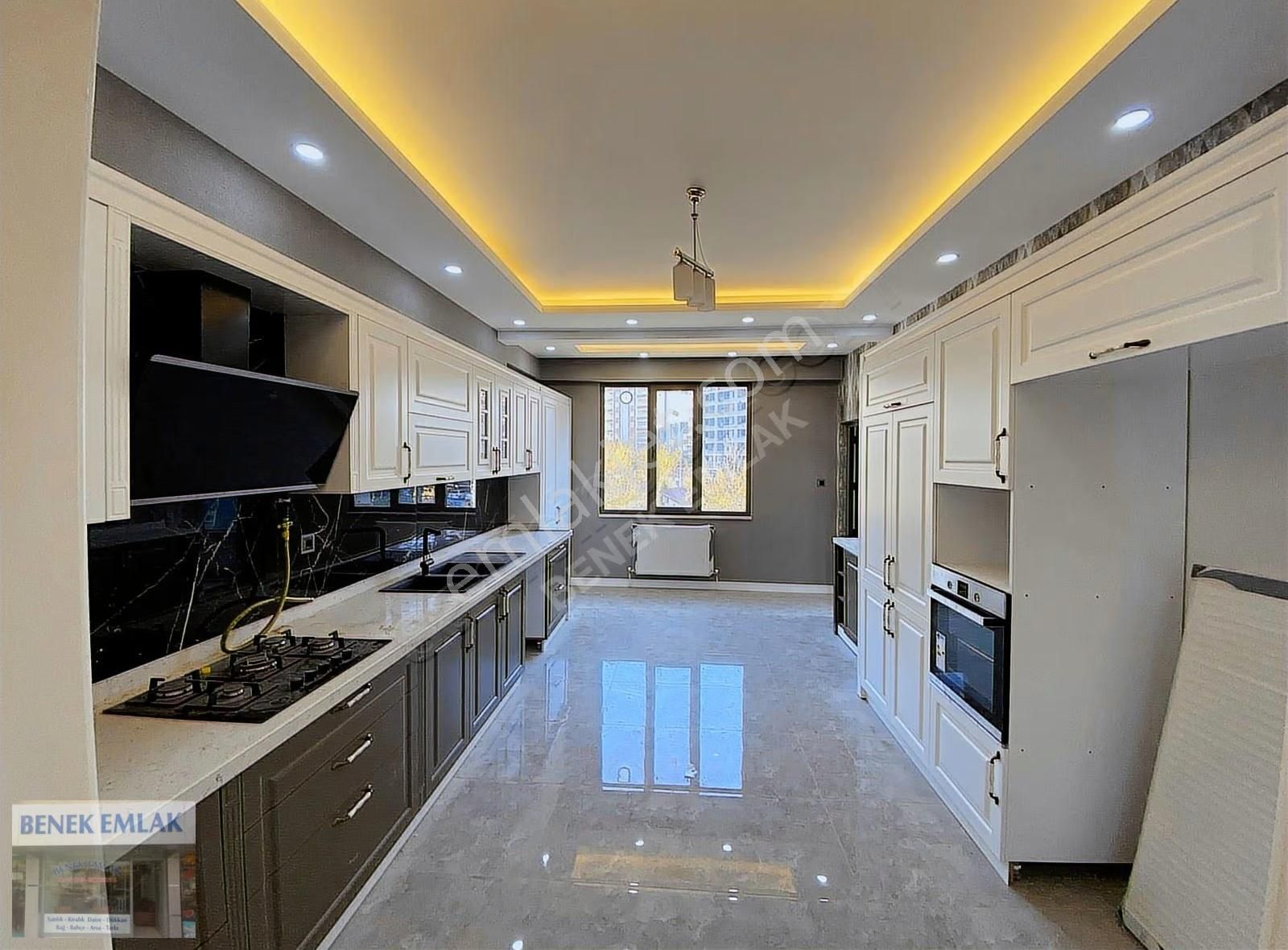 Şenevler'de Lüks Sıfır Daireler: 4+1, 200m², Site İçinde - Görsel 7