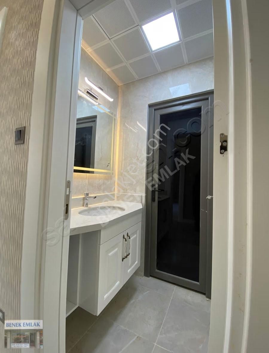 Şenevler'de Lüks Sıfır Daireler: 4+1, 200m², Site İçinde - Görsel 3