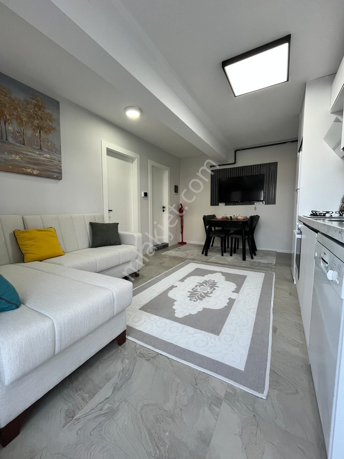 Denizli Selçukbey De Eşyalı Kendine Ait Bahçeli Önü Açık Yatırıma Uygun Suit Daire