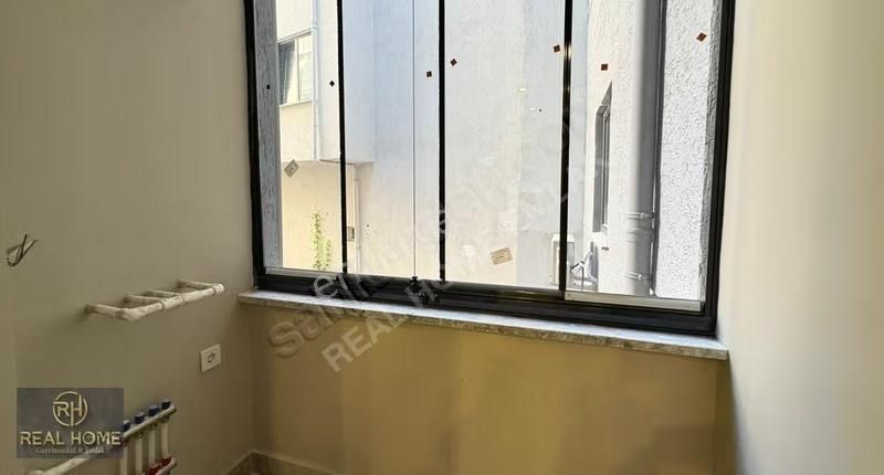 Yeşilova Mahallesi'nde Metrobüse Yakın, Fırsat 1+1 Satılık Daire - Görsel 2