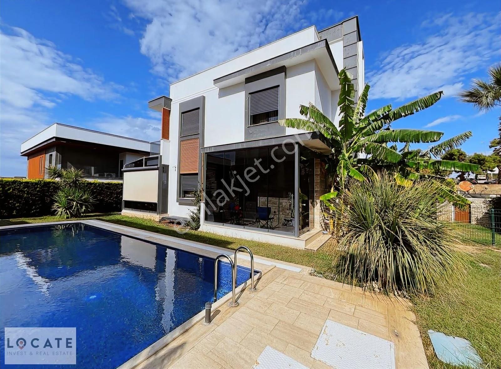 Locate'den Casamia Sitesi'nde Tam Müstakil Havuzlu Lüks Villa