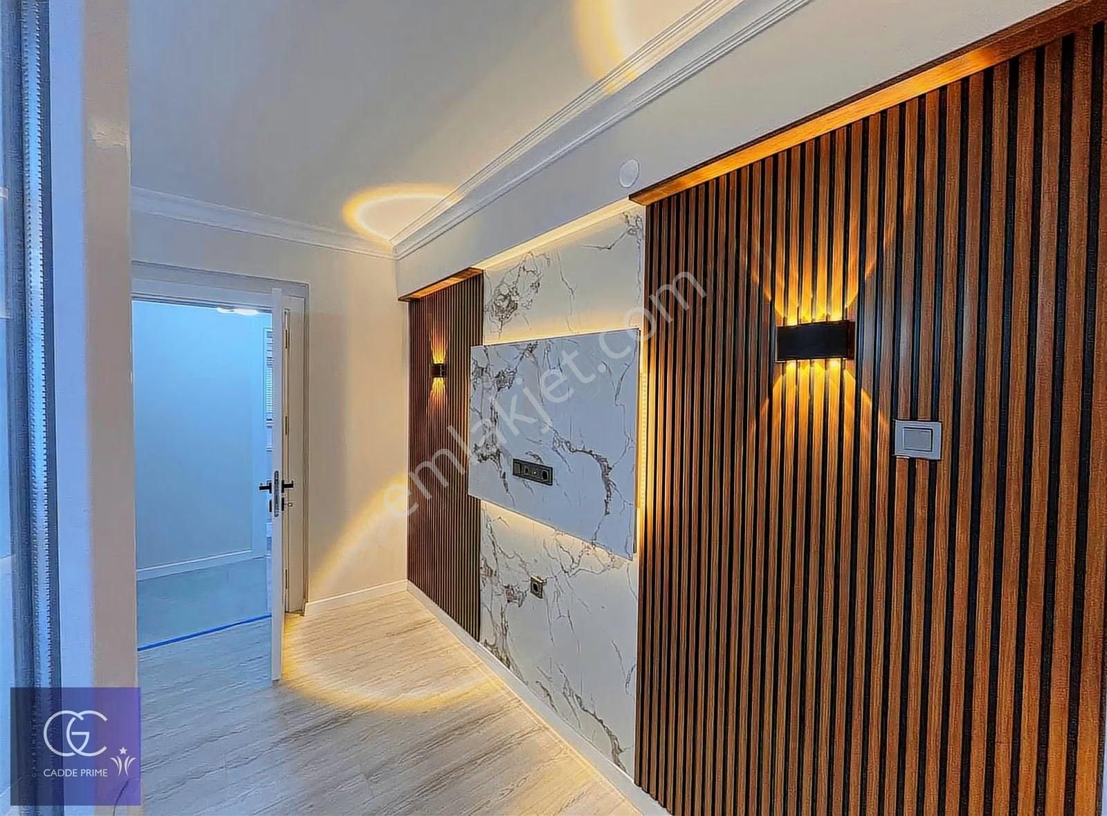 Cadde'den Akçay'da Sahile 500 Mt Ayrı Mutfaklı 2+1 Satılık Daire