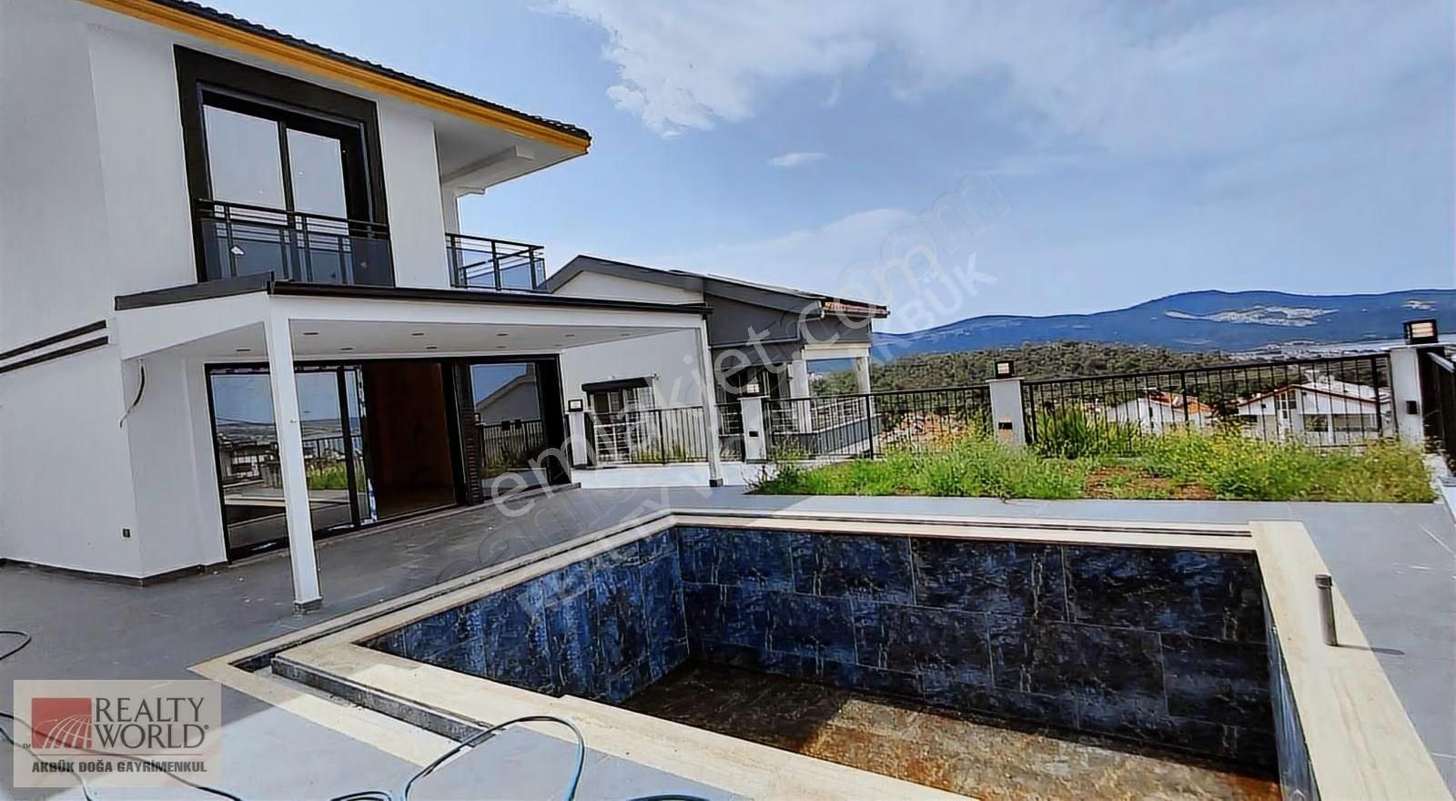 Didim Akbük'te Deniz Manzaralı Havuzlu Müstakil Villa - Görsel 9