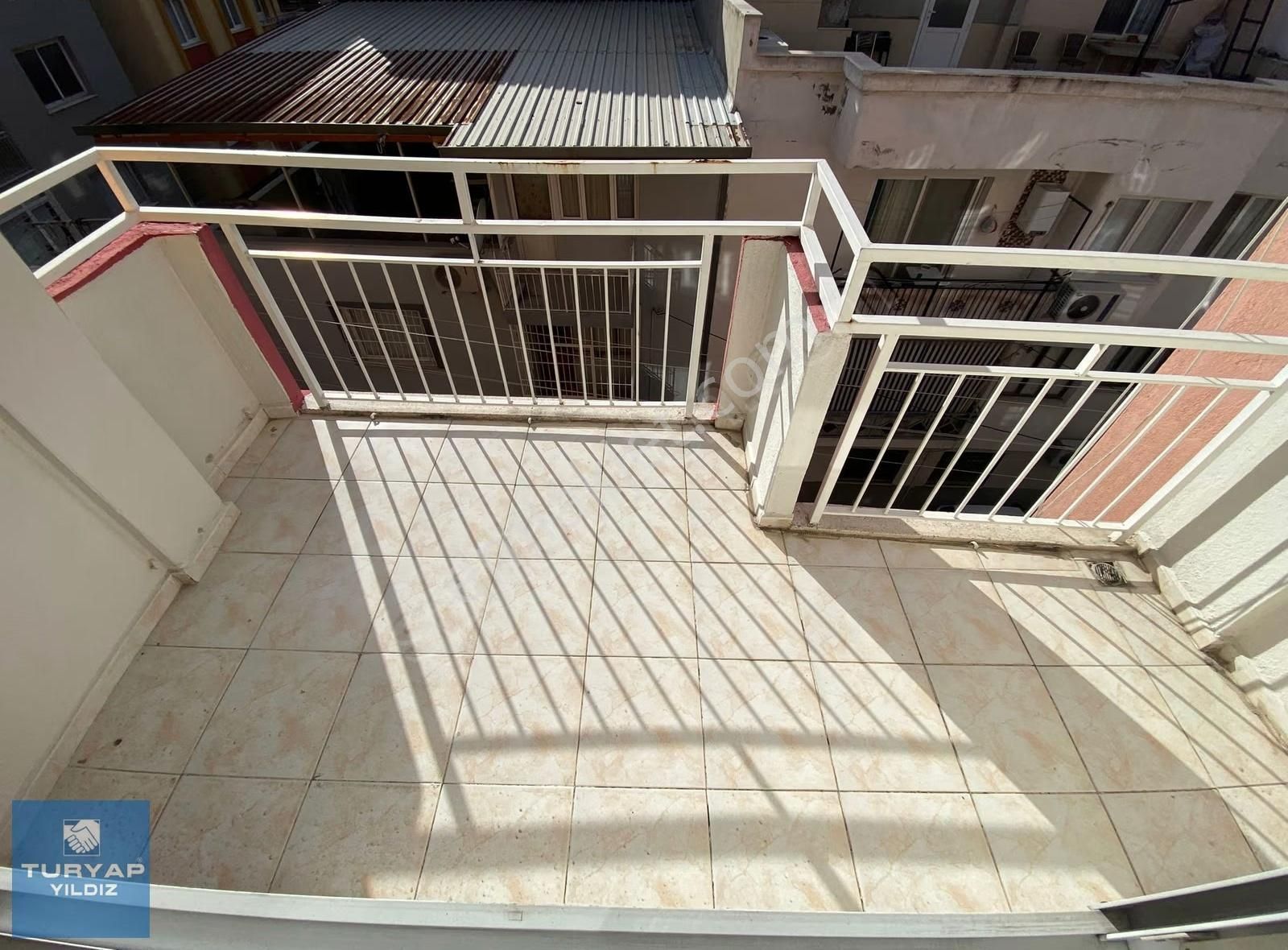 Buca Göksu Mah Köşe 135 M2 Doğalgazlı Ayrı Mutfaklı Kiracısız - Görsel 15
