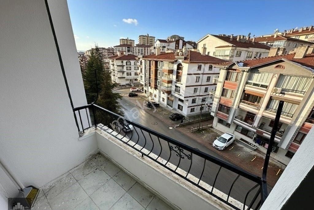 Uzman Emlak Ofisinden İncirli Mh.de 3.kat Konumunda Isı Yalıtımlı Bağımsız 3+1 Daire - Görsel 17