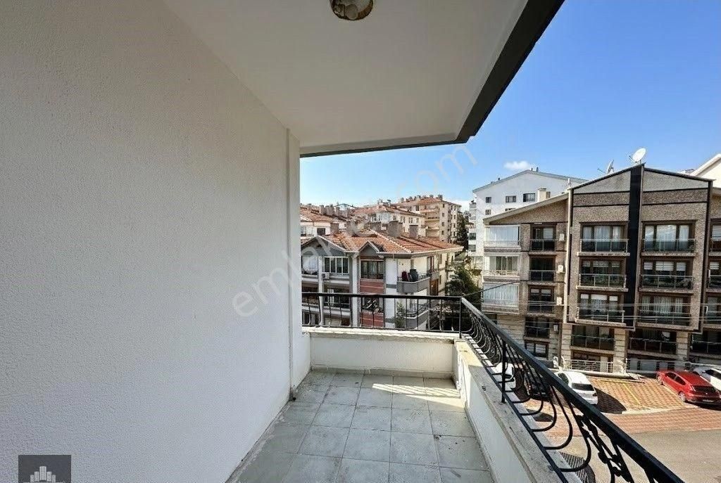 Uzman Emlak Ofisinden İncirli Mh.de 3.kat Konumunda Isı Yalıtımlı Bağımsız 3+1 Daire - Görsel 8