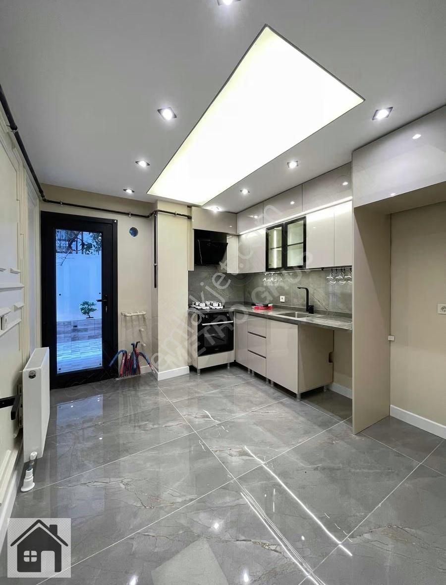 Beylikdüzü'nde 3 + 1 Harika Bahçeli Satılık Daire