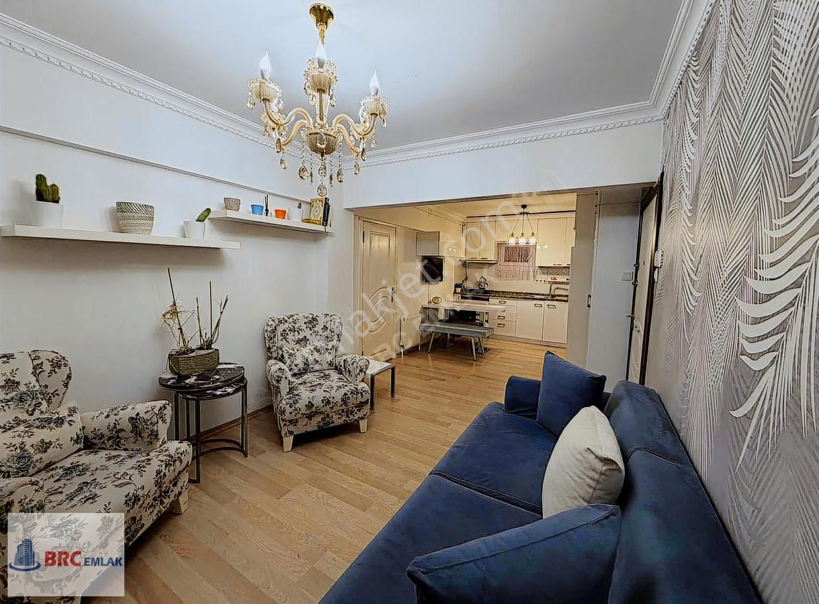 Küçükçekmece Aşık Veysel Caddesinde Eşyalı Kiralık 2+1