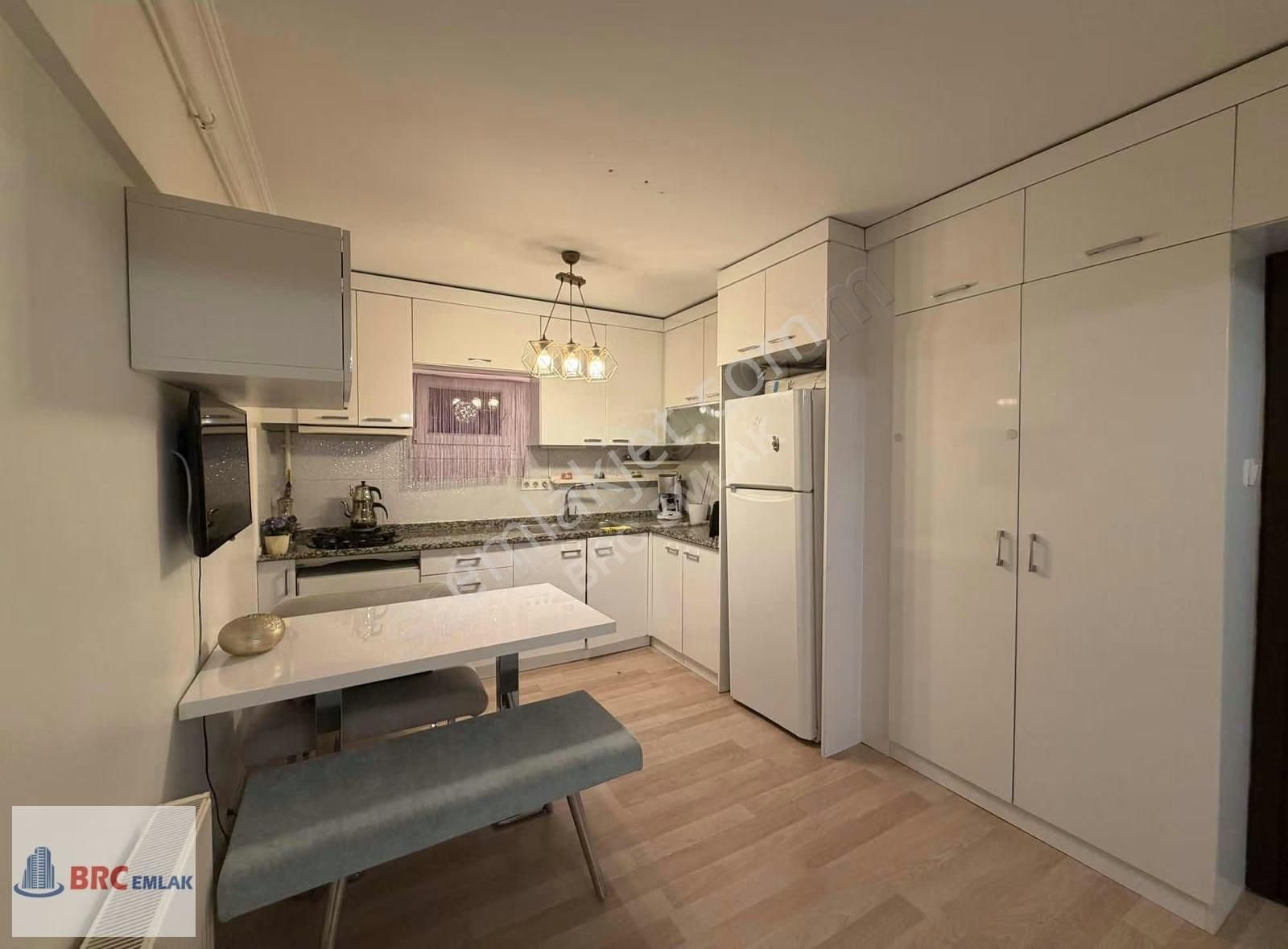 Küçükçekmece Aşık Veysel Caddesinde Eşyalı Kiralık 2+1 - Görsel 11