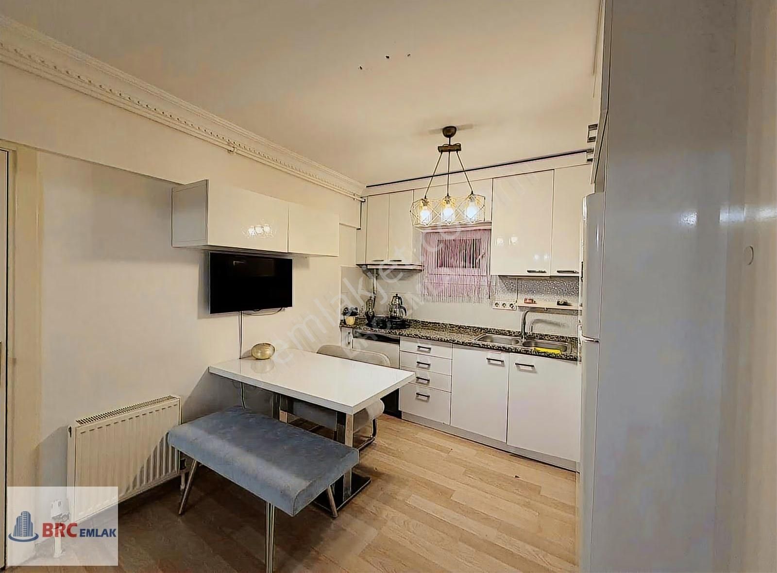 Küçükçekmece Aşık Veysel Caddesinde Eşyalı Kiralık 2+1 - Görsel 7