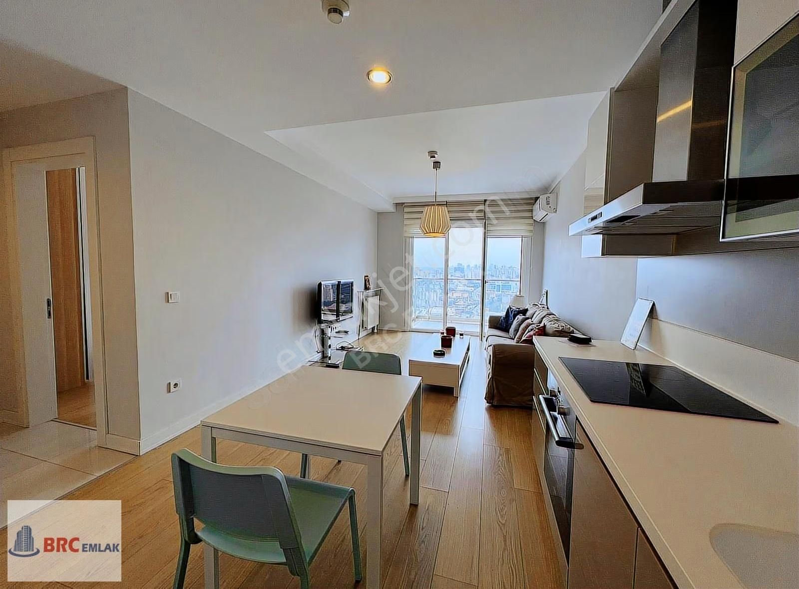 Halkalı Atakent Tema İstanbul Eşyalı Balkonlu Büyük Satılık 1+1 - Görsel 13