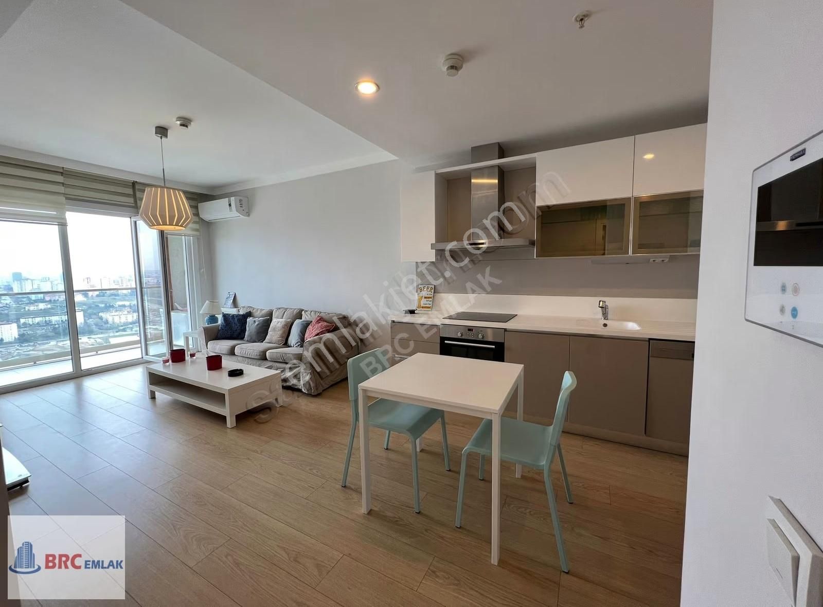 Halkalı Atakent Tema İstanbul Eşyalı Balkonlu Büyük Satılık 1+1