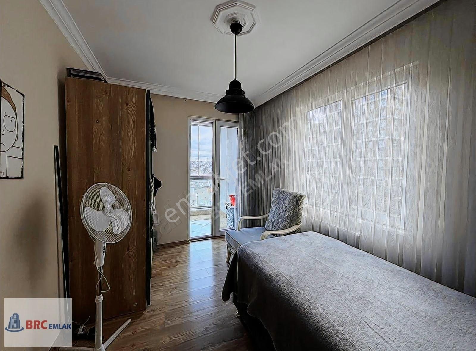 Bağcılar Metro Park Sitesi'nde Metro Karşısı 2+1 Satılık Daire - Görsel 2