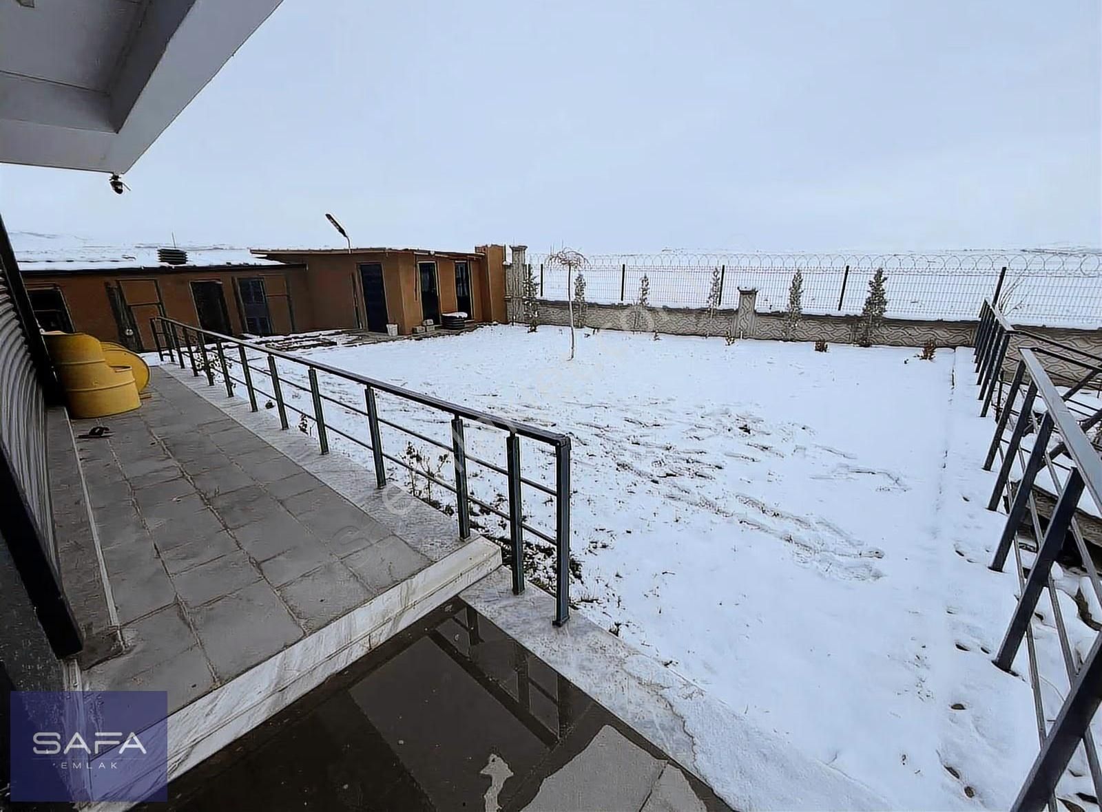 Safa Emlak'tan Güneşlide Satılık Lüks Villa - Görsel 16