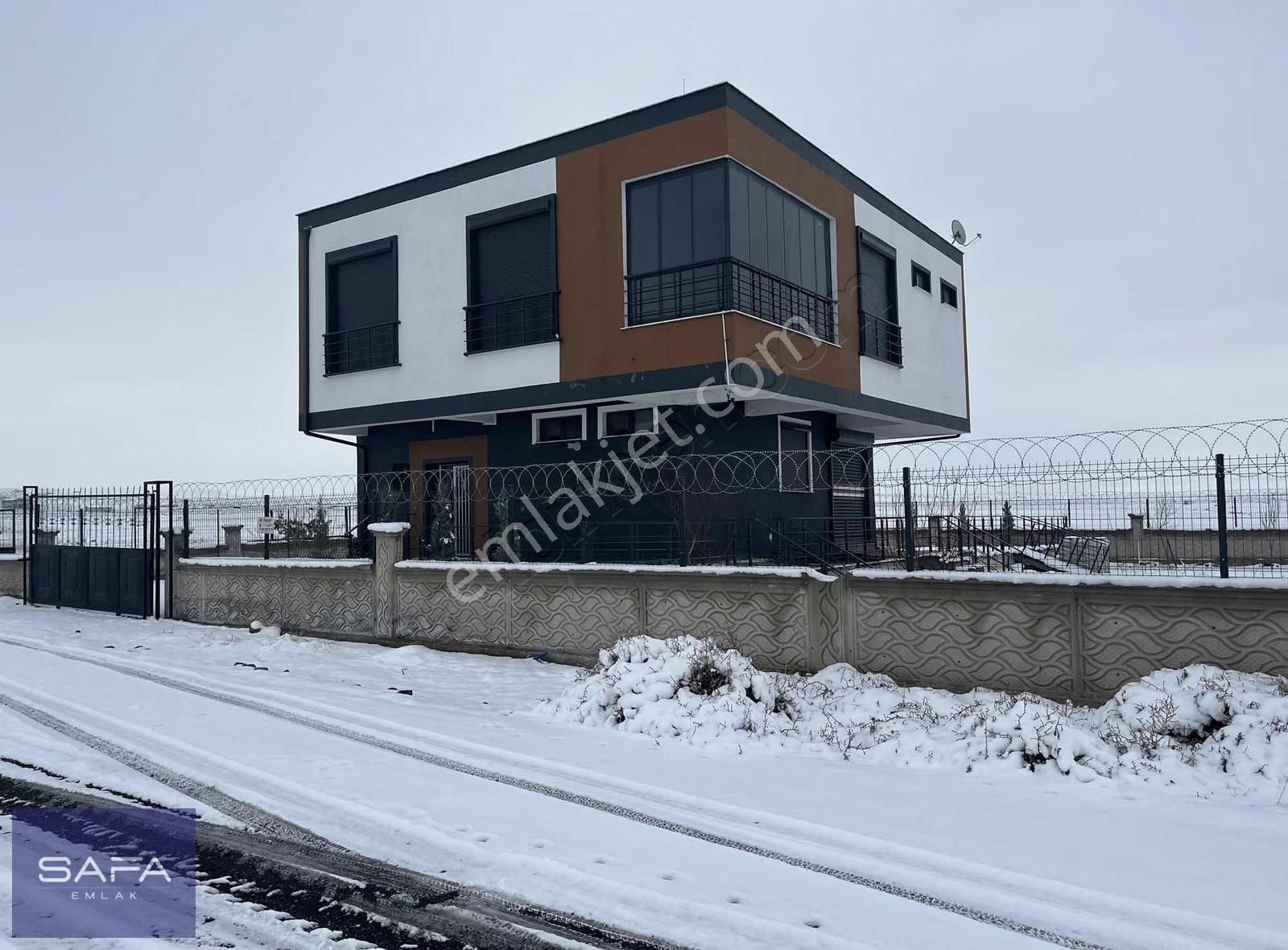 Safa Emlak'tan Güneşlide Satılık Lüks Villa