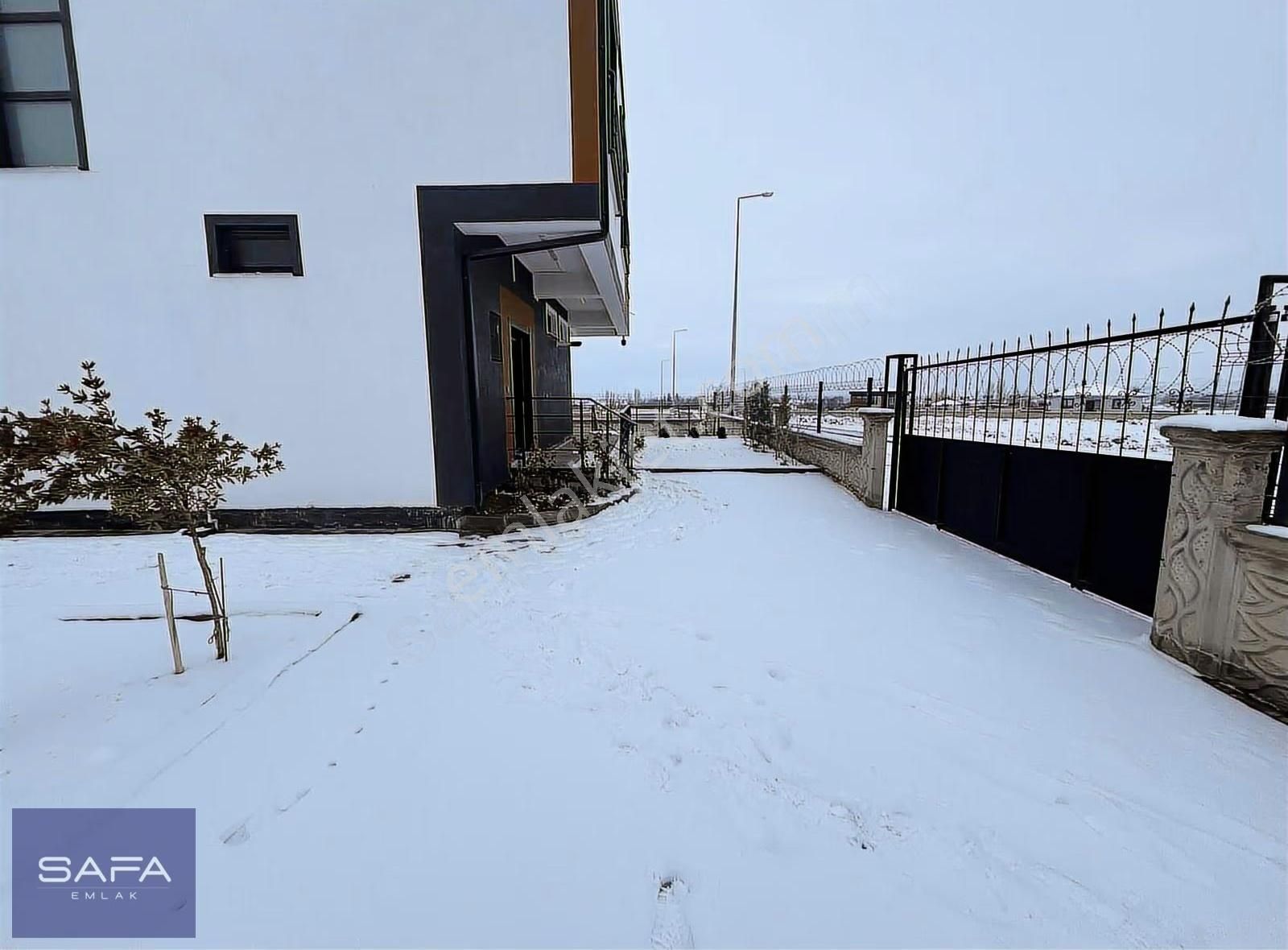 Safa Emlak'tan Güneşlide Satılık Lüks Villa - Görsel 20