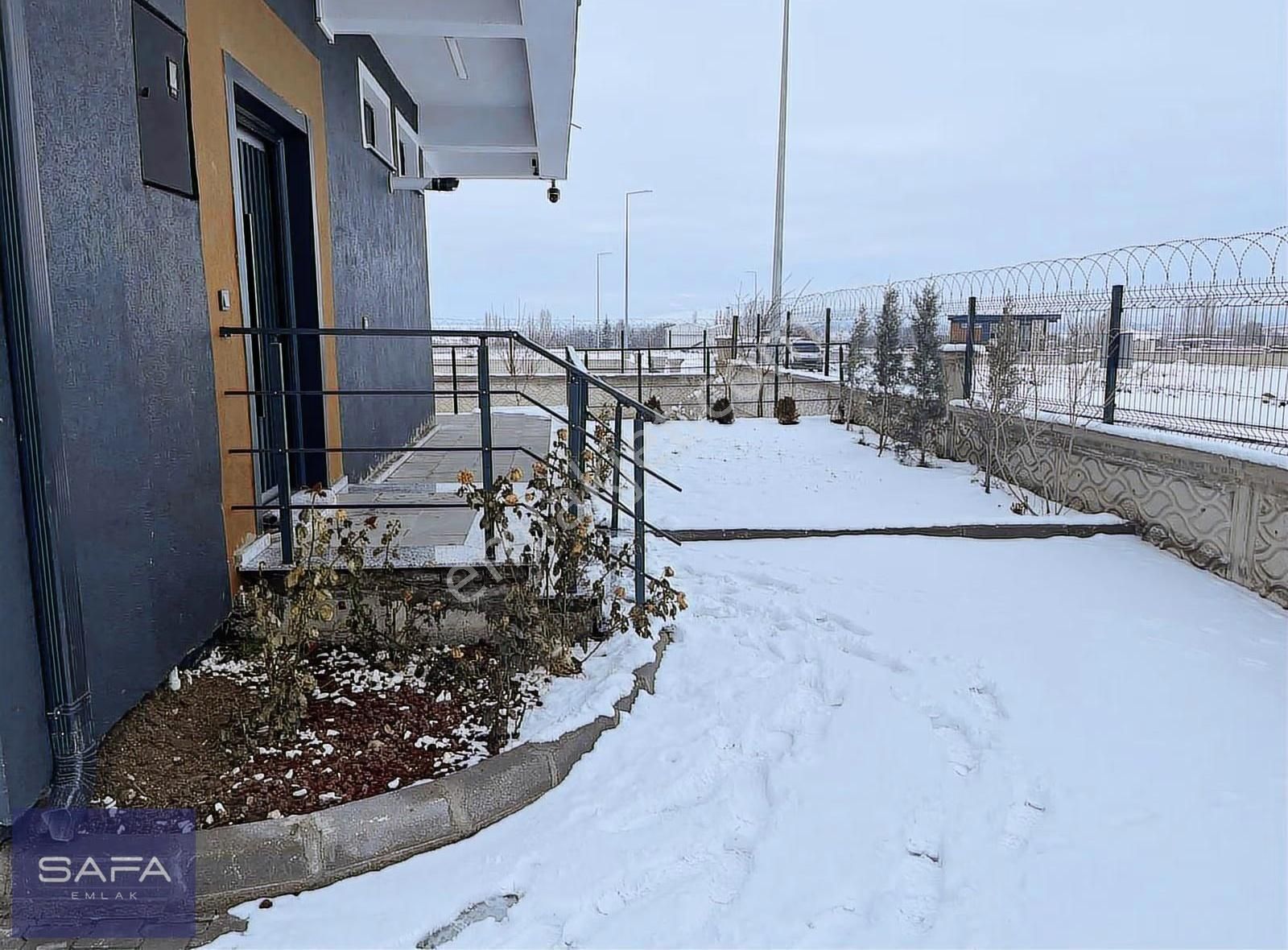 Safa Emlak'tan Güneşlide Satılık Lüks Villa - Görsel 31