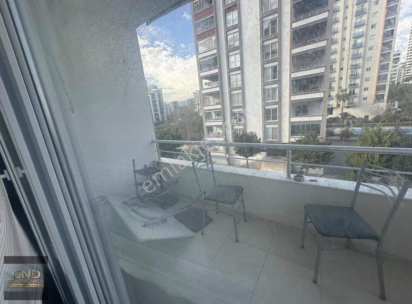 Gnd'den Üniversite Caddesi'nde Satılık Eşyalı 2+1 Daire