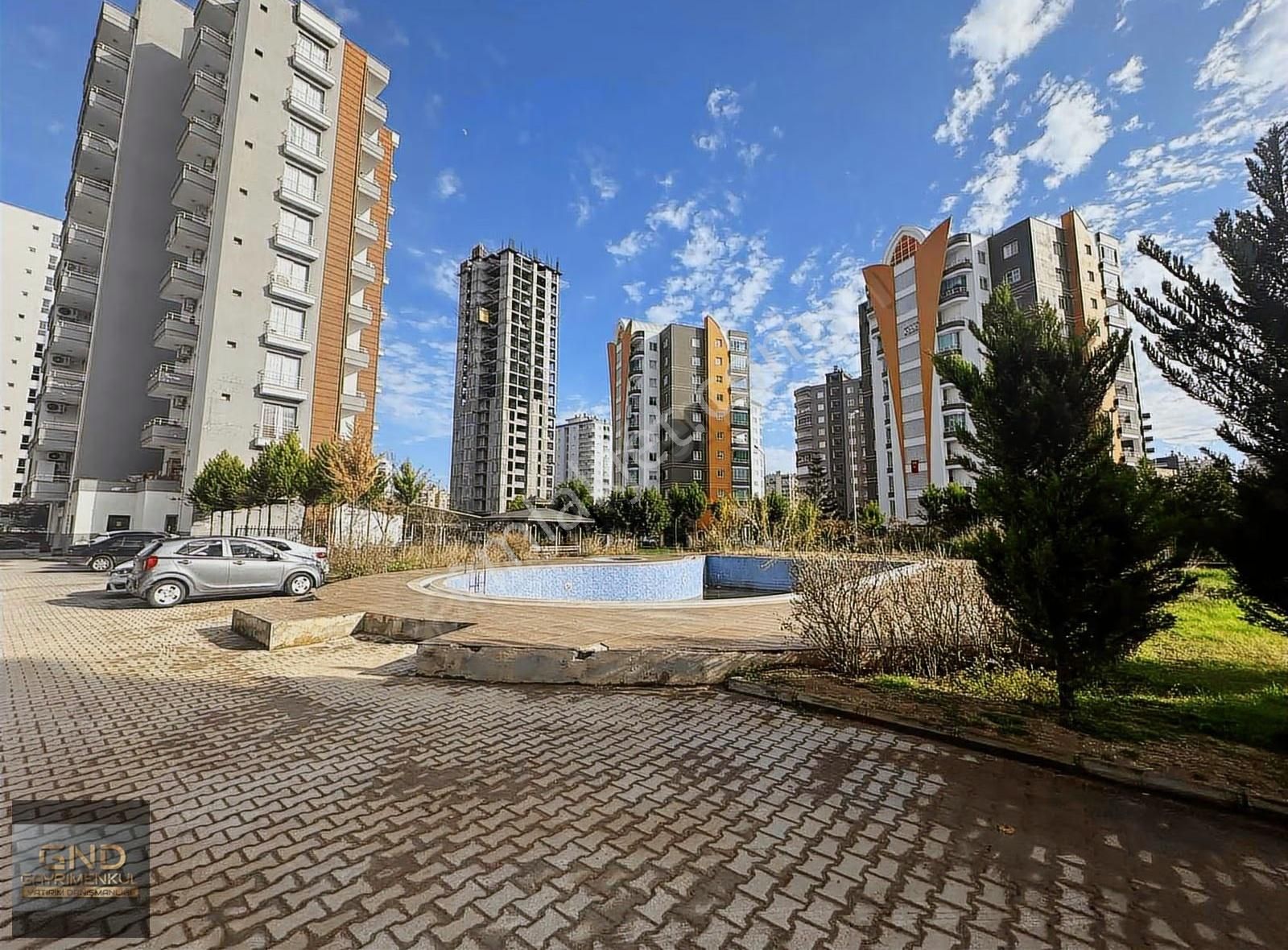 Gnd'den Üniversite Caddesinde Eşyalı Kiralık 3 Cepheli 1+1 Daire