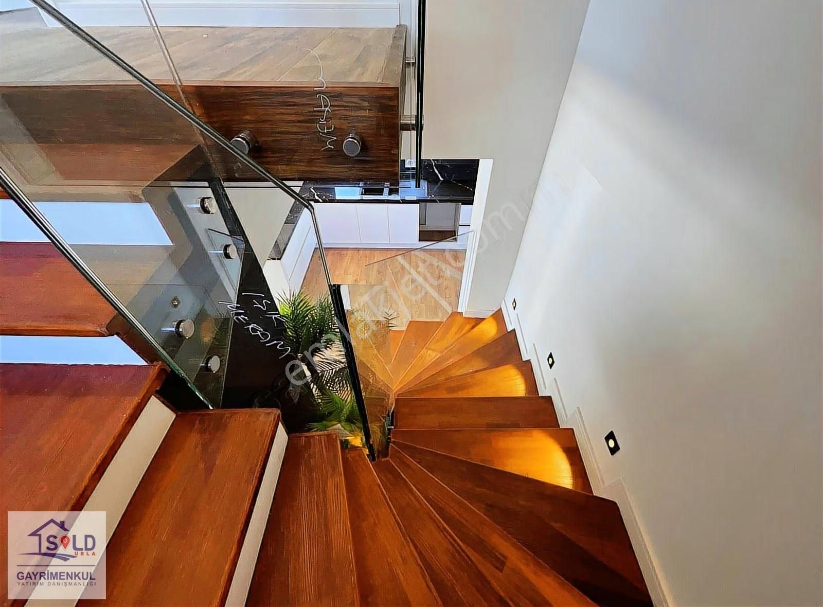 Urla Atatürk Mahallesinde Müstakil Ve Havuzlu Yaşam - Görsel 2