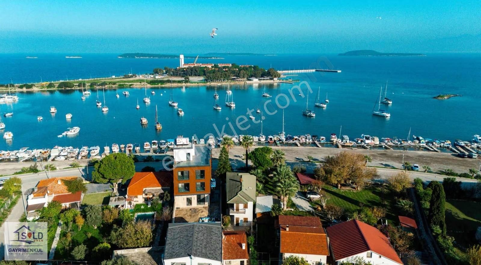 Urla Çeşmealtı Sahilde Denize Sıfır Satılık Müstakl Villa - Görsel 12