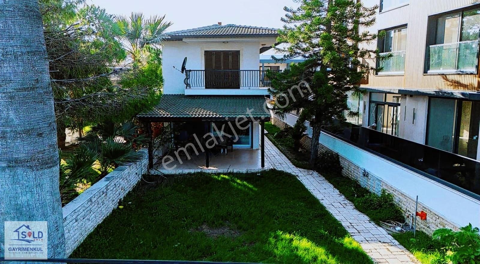 Urla Çeşmealtı Sahilde Denize Sıfır Satılık Müstakl Villa - Görsel 10