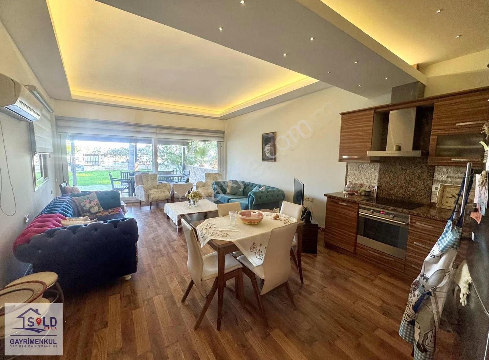 Urla Çeşmealtı Sahilde Denize Sıfır Satılık Müstakl Villa - Görsel 4