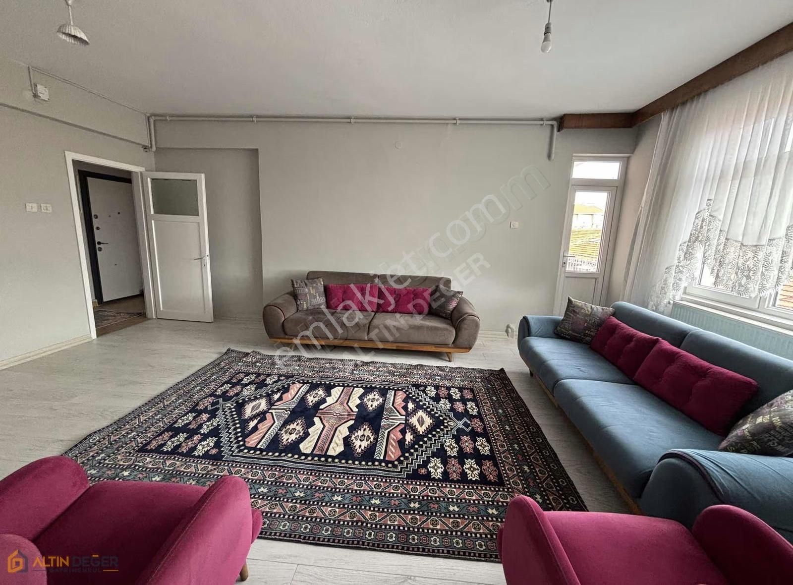 Merkezde Eşyalı 3+1 Kiralık Daire: Taşınmaya Hazır Fırsat! - Görsel 3