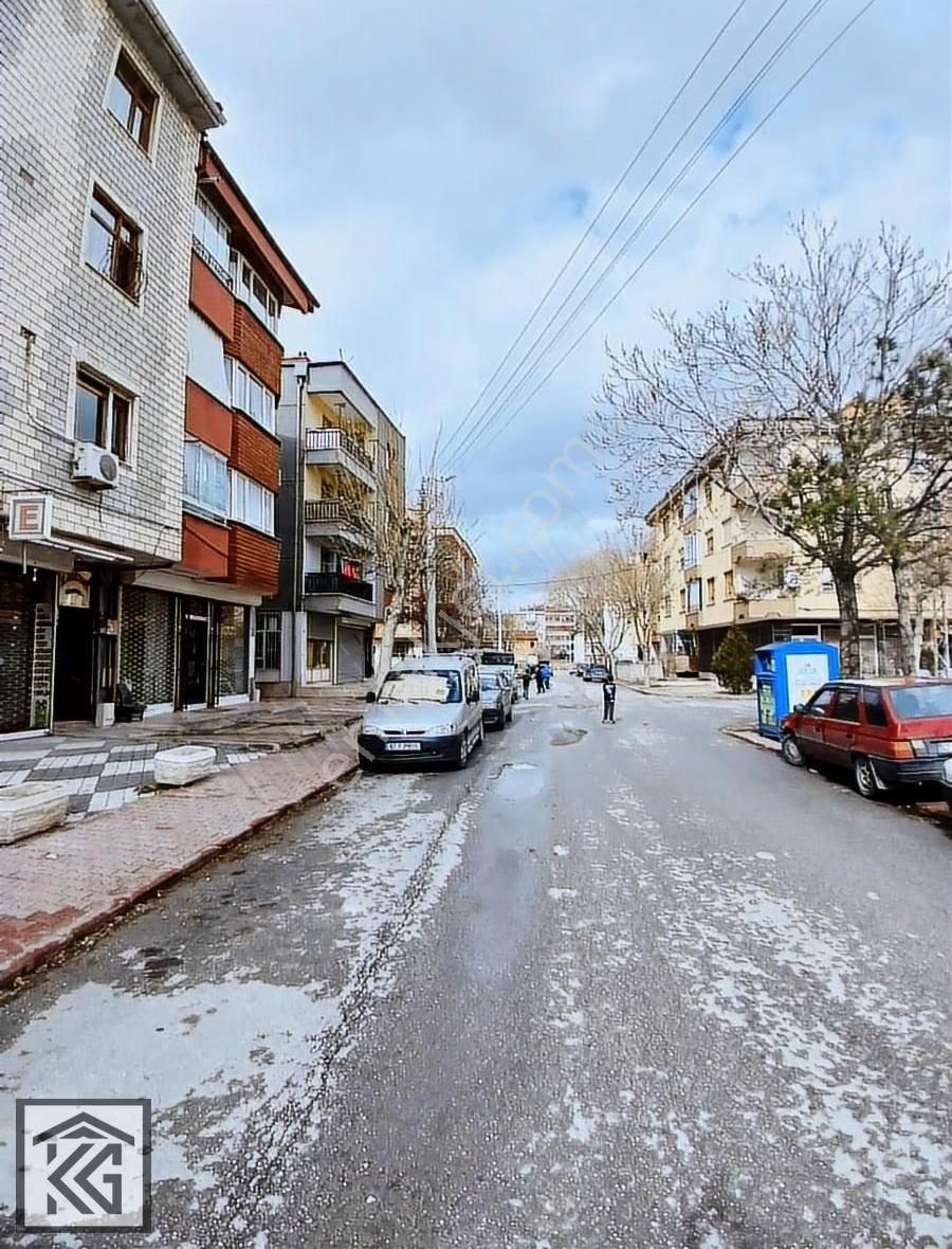 Kocalar'dan Ali Ulvi Caddesi Keçeciler Pazarı Yakını Geniş 3+1 - Görsel 34
