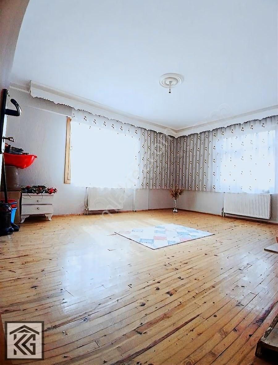 Kocalar'dan Ali Ulvi Caddesi Keçeciler Pazarı Yakını Geniş 3+1 - Görsel 5