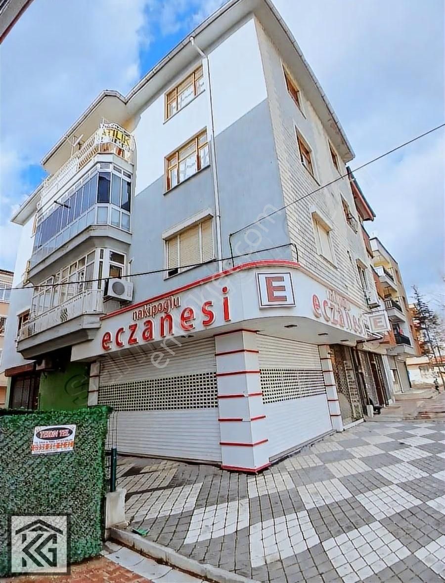 Kocalar'dan Ali Ulvi Caddesi Keçeciler Pazarı Yakını Geniş 3+1