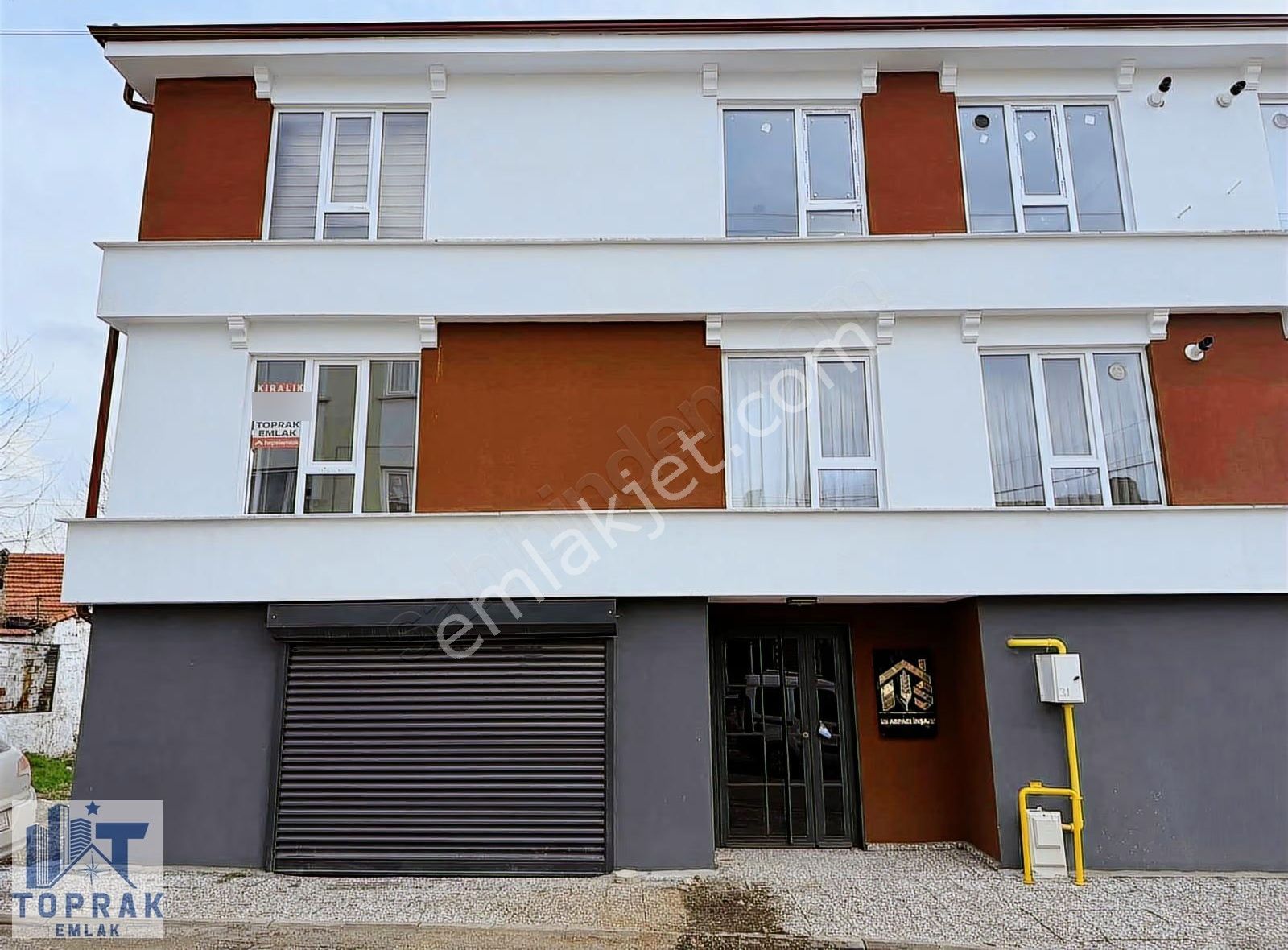 Toprak Emlaktan Yeşiltepe Mah.de Anadolu Ünv. Yakını Kiralık 1+1