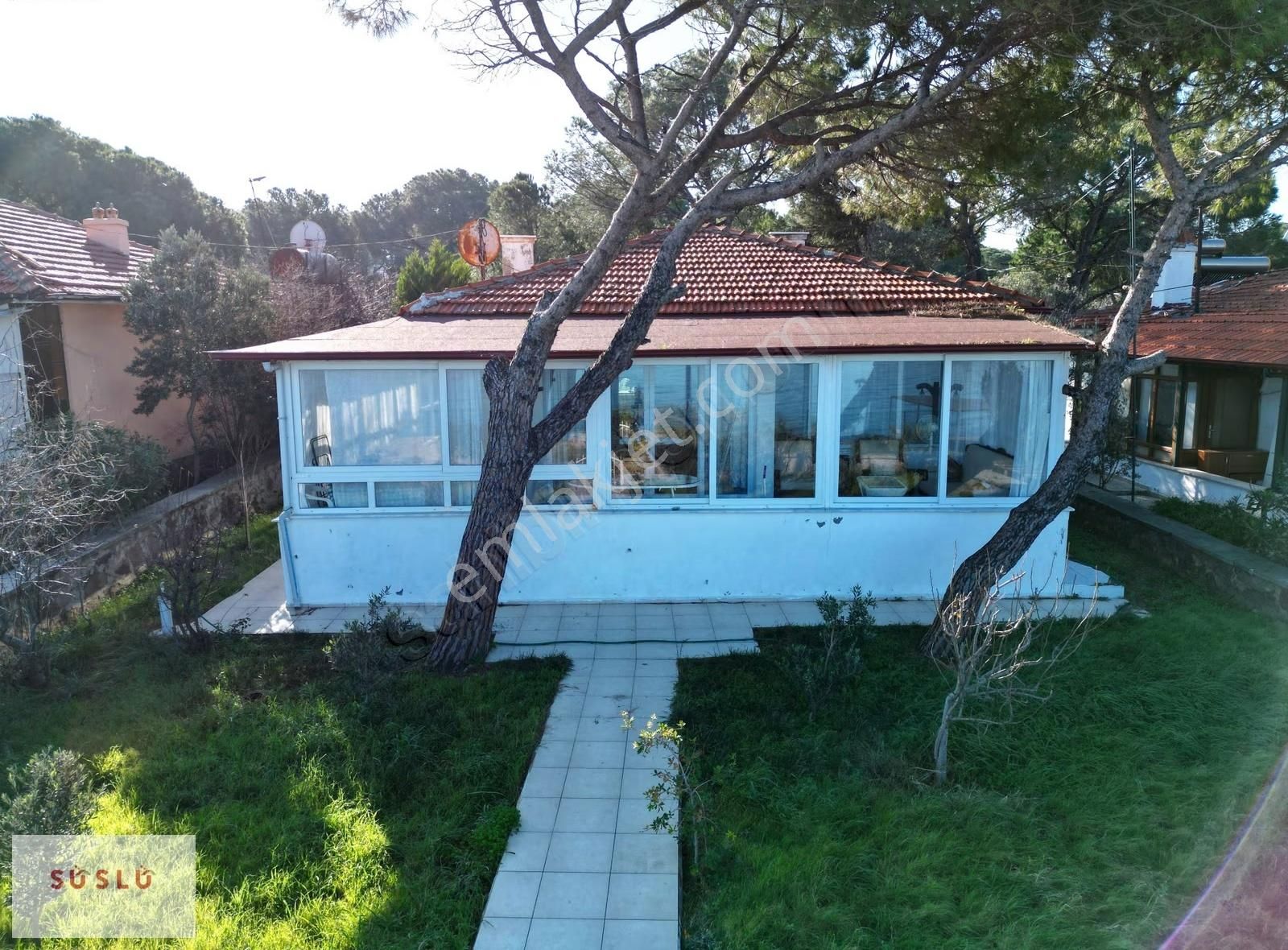 Ayvalık Aliçetinkaya Mh. Denize Sıfır Satılık 3+1 Villa