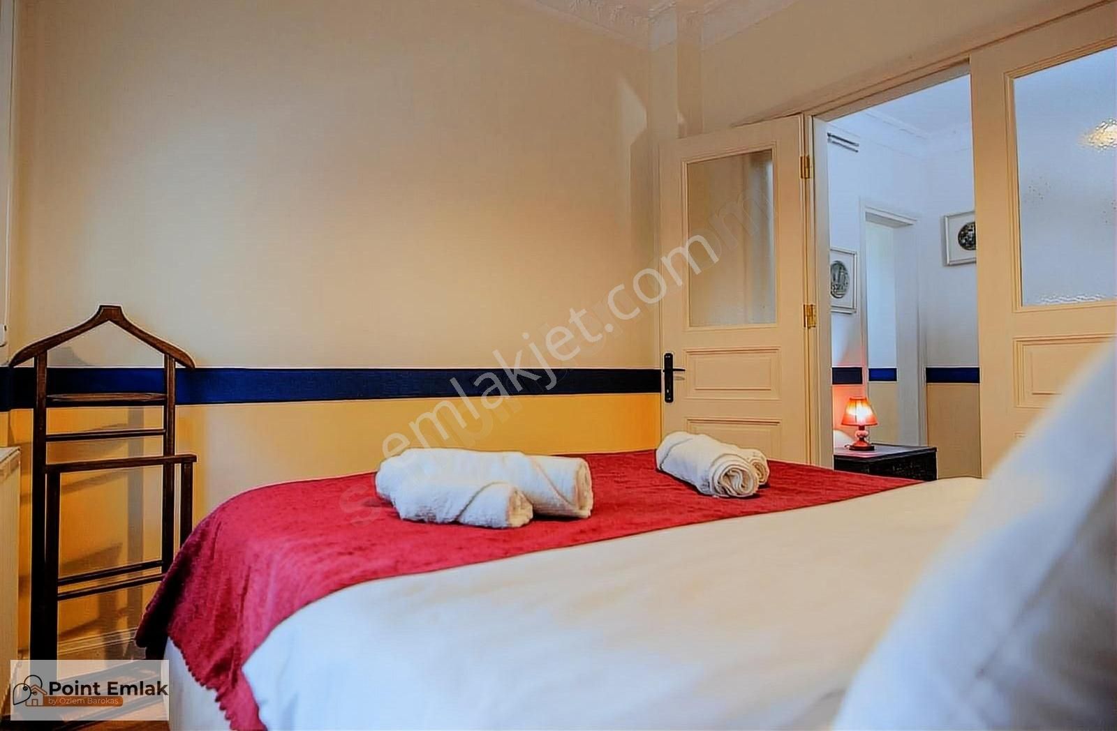 Istiklal Caddesi'ne Adım Mesafede, Tarihi Binada Kiralık Daire - Görsel 3