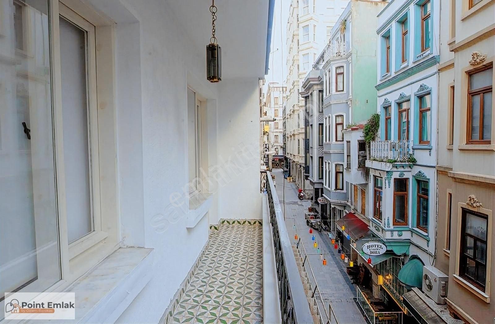 Istiklal Caddesi'ne Adım Mesafede, Tarihi Binada Kiralık Daire - Görsel 23