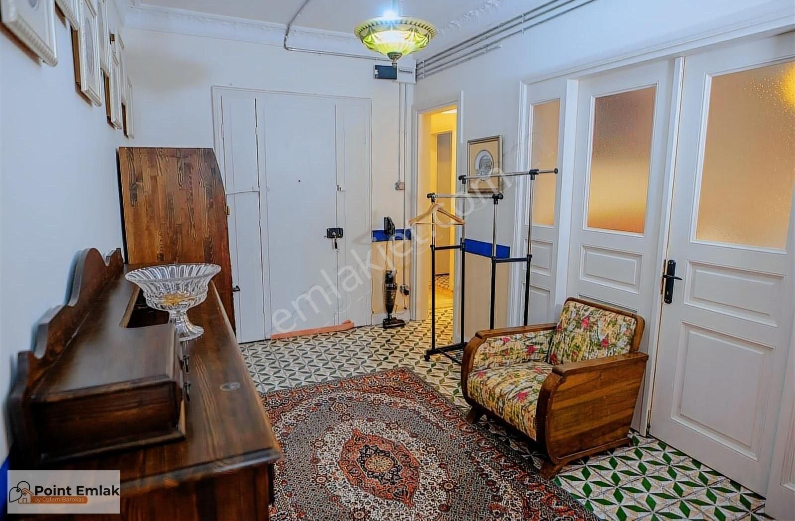 Istiklal Caddesi'ne Adım Mesafede, Tarihi Binada Kiralık Daire - Görsel 20