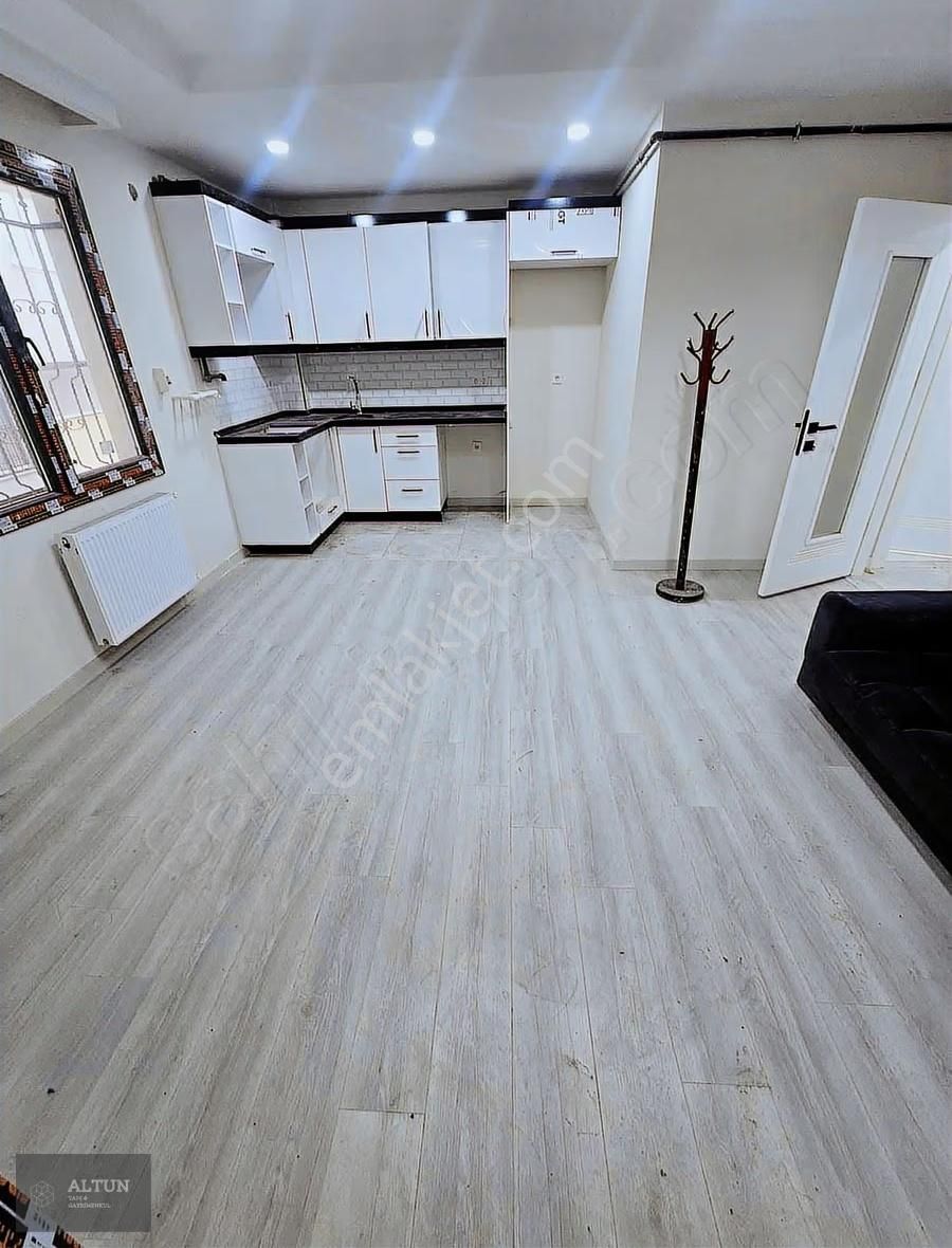 Denizköşkler 'de Ara Kat Konforonu Aratmayan 2+1 Bahçe Katı