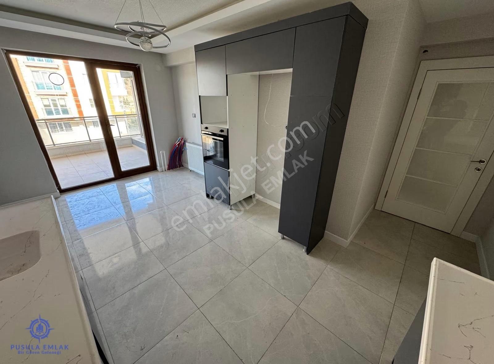 Ｐｕｓｕｌａ Ｅｍｌａｋ'ｄａｎ Önü Açık Ferah Geniş Balkonlu Sıfır 3+1 Daire - Görsel 3