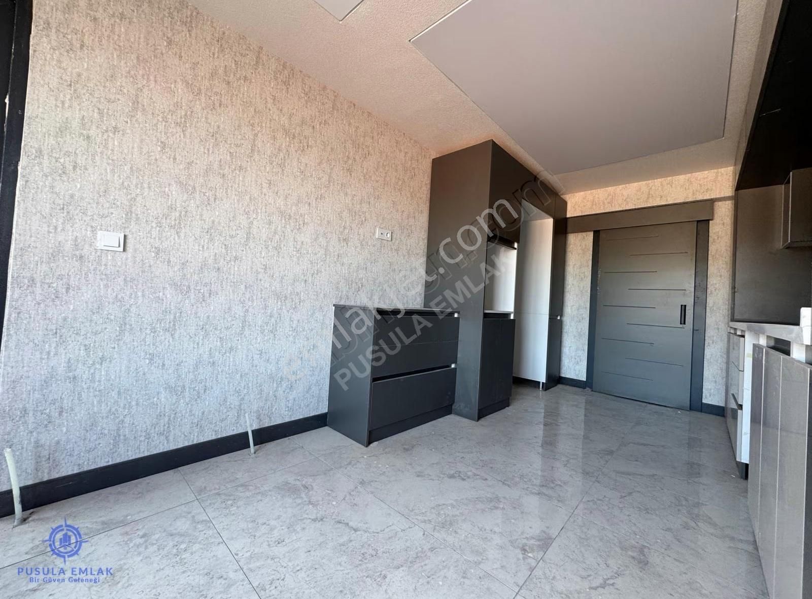 Ｐｕｓｕｌａ Ｅｍｌａｋ'ｄａｎ Önü Açık Ferah Geniş Balkonlu Sıfır 3+1 Daire - Görsel 9