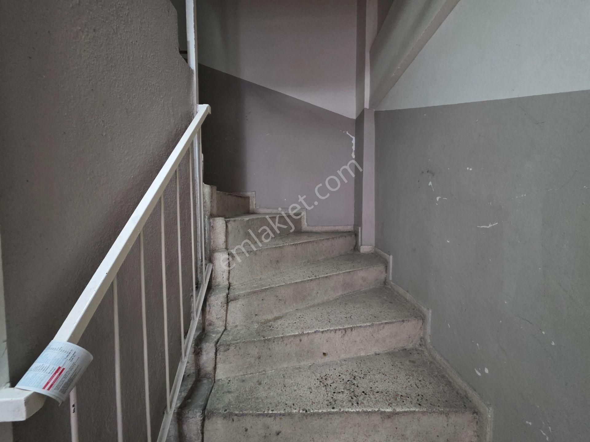 Karşıyaka Merkez Sahil 150m 3+1 Doğalgazlı Bakımlı Satılık Daire - Görsel 3