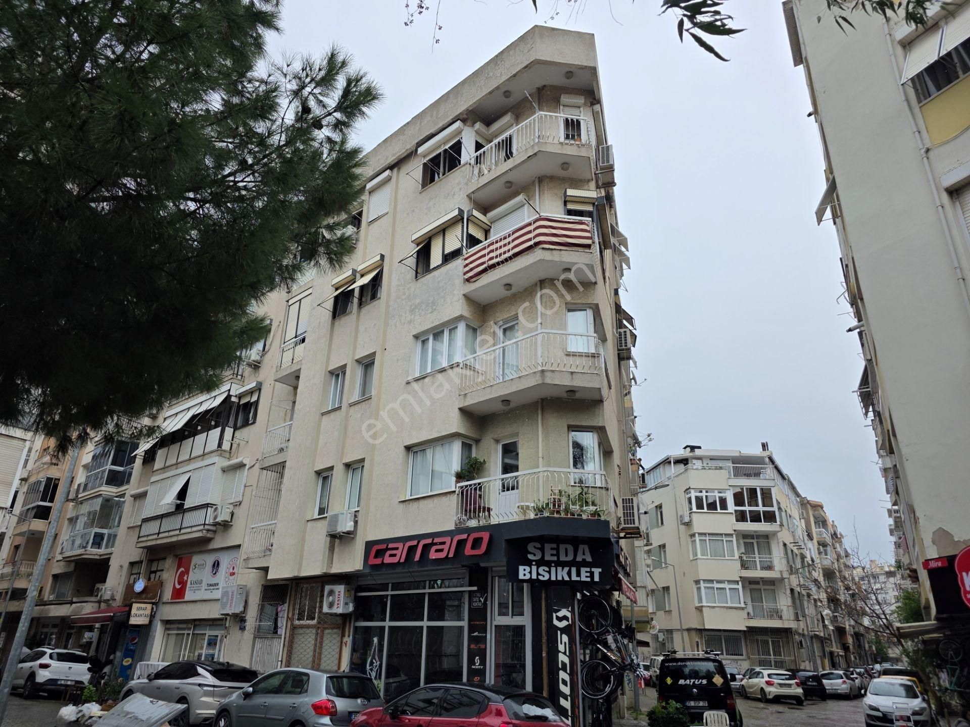 Karşıyaka Merkez Sahil 150m 3+1 Doğalgazlı Bakımlı Satılık Daire