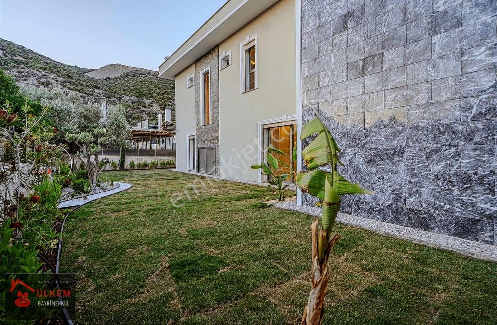 Kuşadası Merkez 4+1 Müstakil Özel Havuzlu Doğalgazlı Lüks Villa