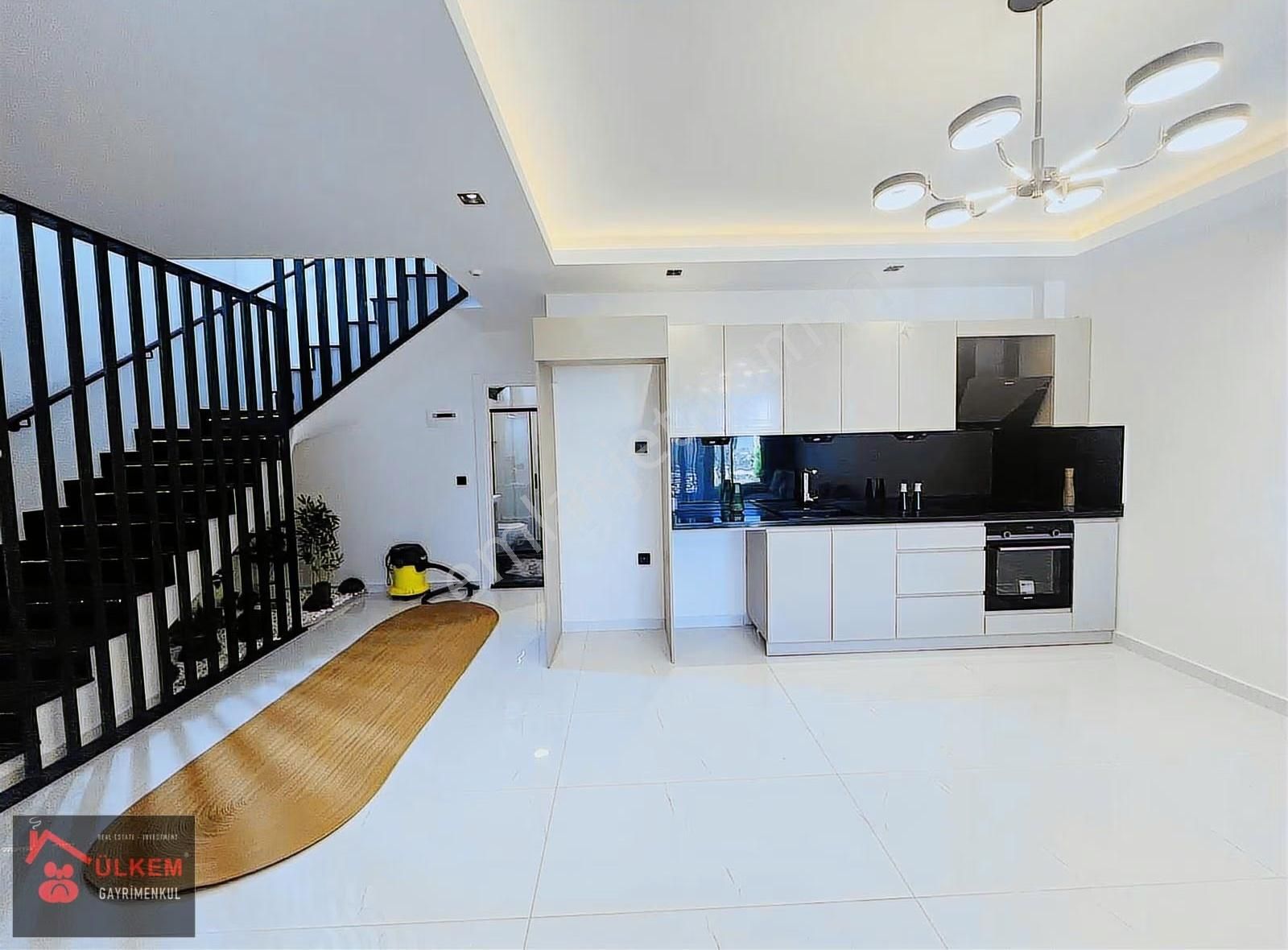 Deniz Manzaralı Doğa İle İçiçe 5+2 Müstakil Havuzlu Lüks Villa - Görsel 23