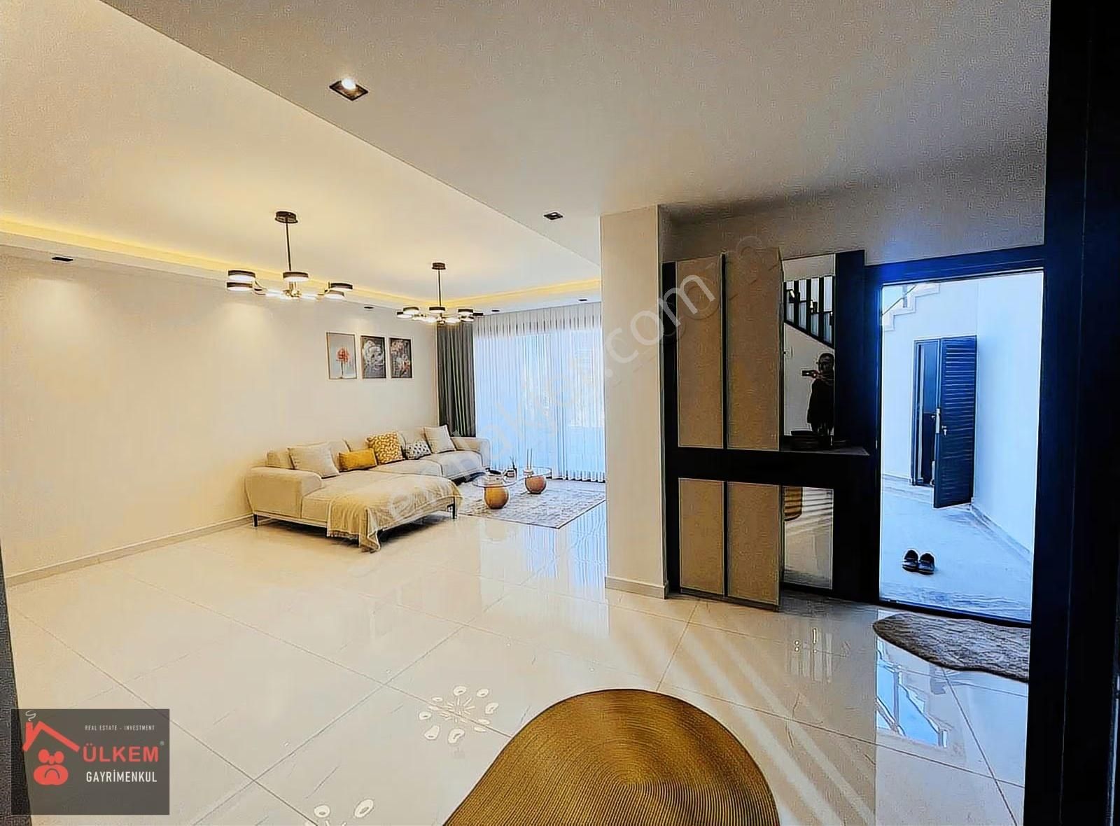 Deniz Manzaralı Doğa İle İçiçe 5+2 Müstakil Havuzlu Lüks Villa - Görsel 10