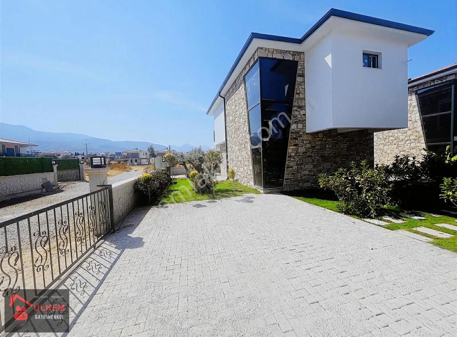 Kuşadası Özel Havuz Otopark Farklı Mimari 3+1 Mstkl Lüks Villa - Görsel 24