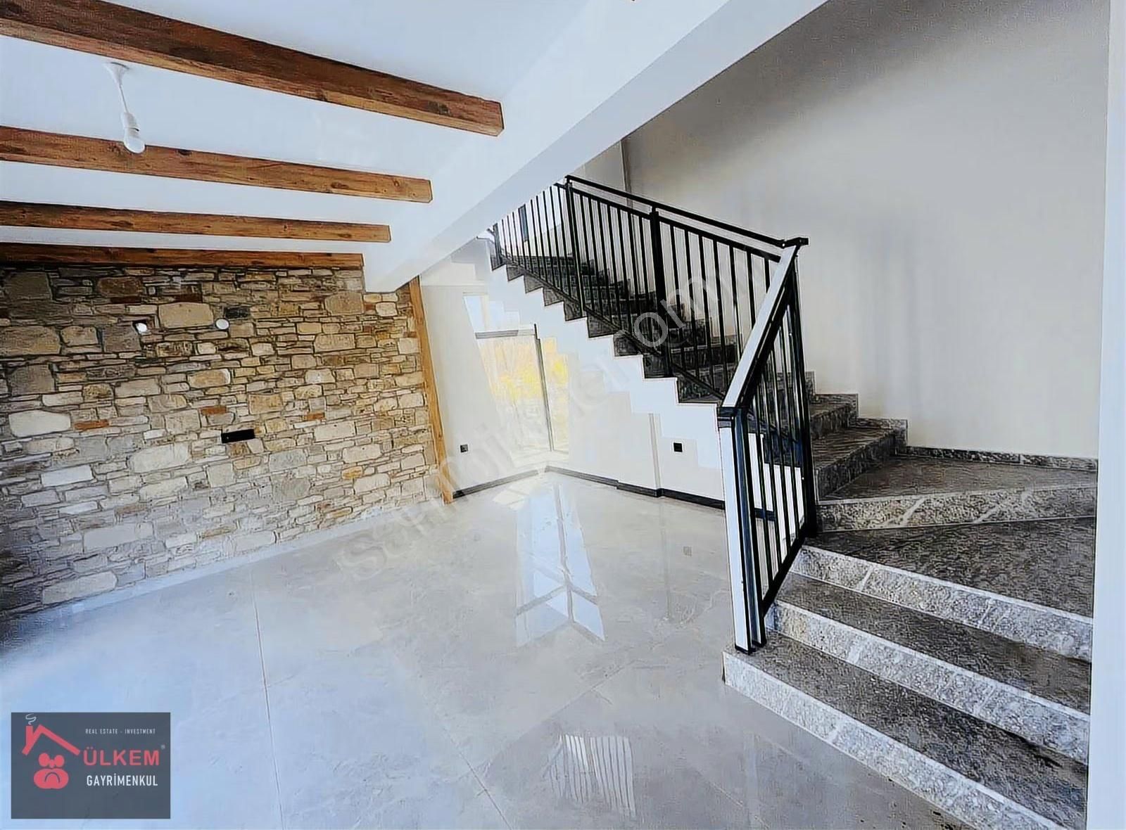 Kuşadası Özel Havuz Otopark Farklı Mimari 3+1 Mstkl Lüks Villa - Görsel 5