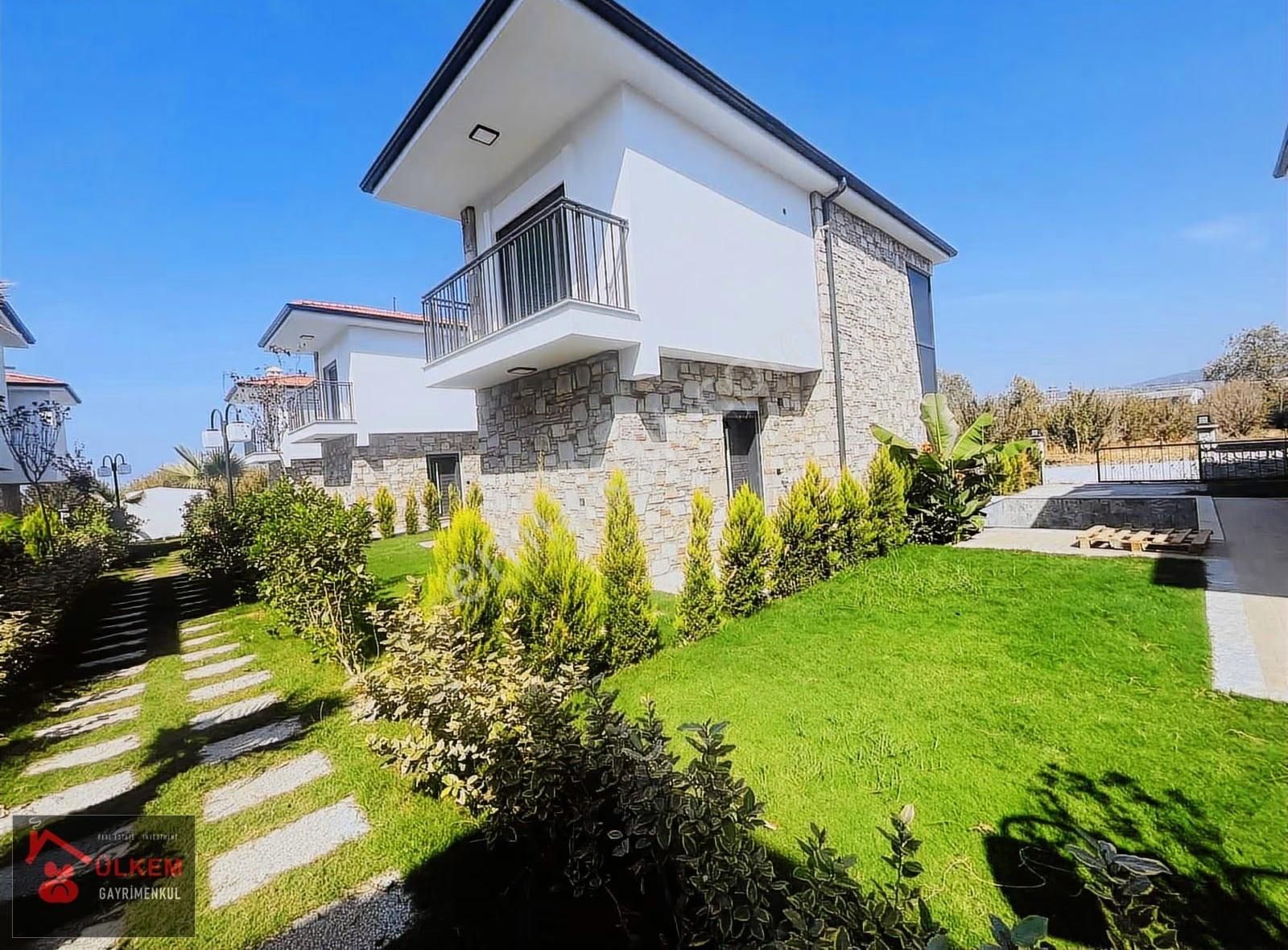 Kuşadası Özel Havuz Otopark Farklı Mimari 3+1 Mstkl Lüks Villa - Görsel 8